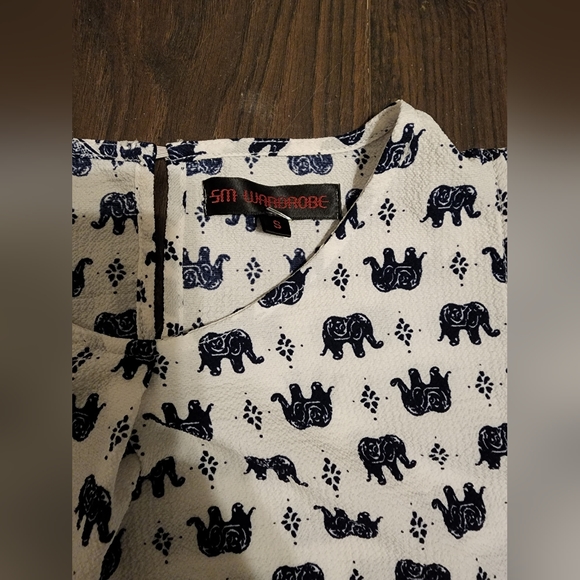 WOMEN'S SM WARDROBE ELEPHANT BLOUSE WOMEN'S SIZE: S COLORS: WHITE & NAVY BLUE - Picture 7 of 7